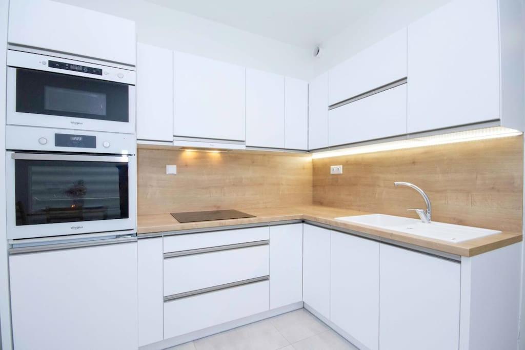 Apartment In Bratislava With Free Parking المظهر الخارجي الصورة