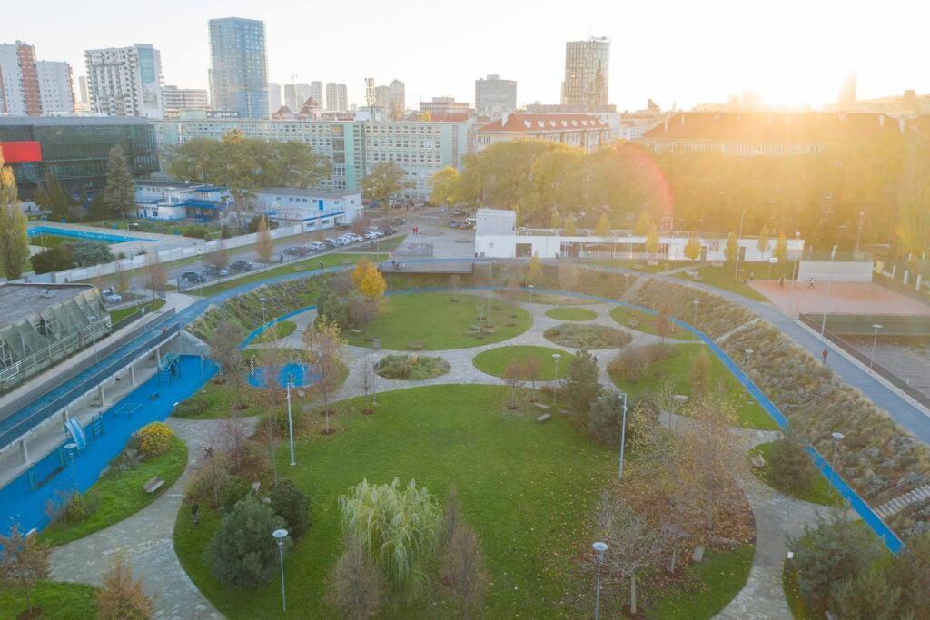 Apartment In Bratislava With Free Parking المظهر الخارجي الصورة